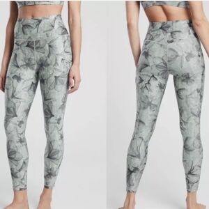 Athleta Women's Salutation Stash Pocket II Printed 7/8 Tights